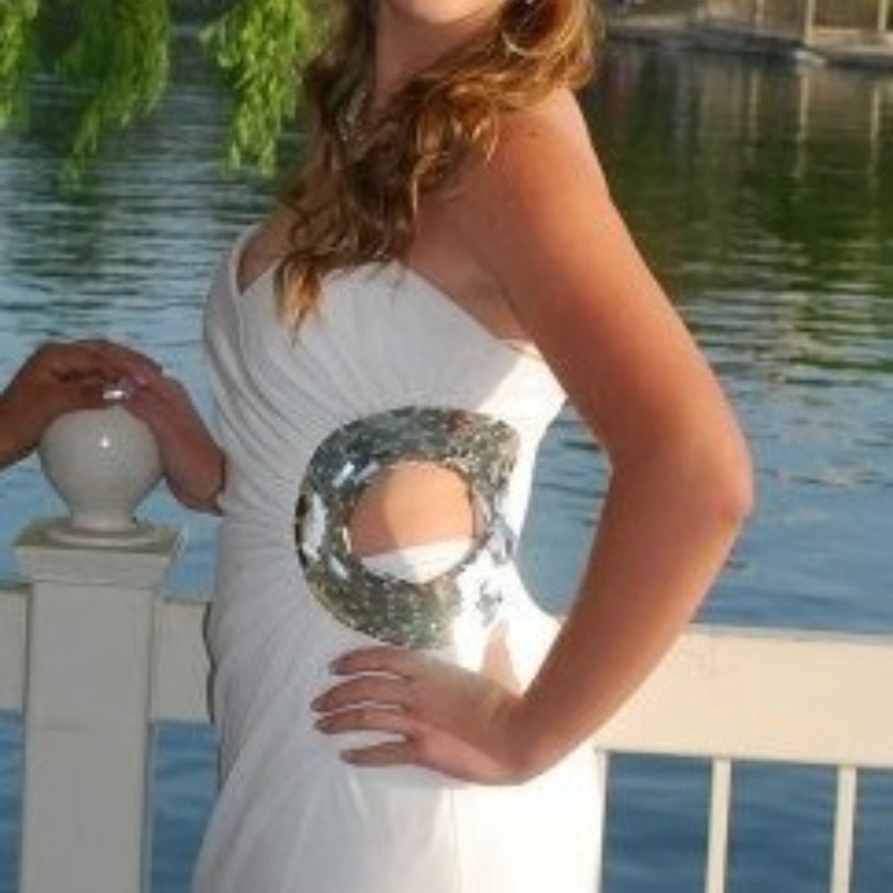 Prom dress - Picture 2 of 4